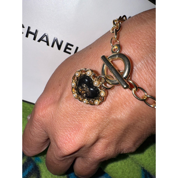 Women's handmade Bracelet Gold Chain Black Heart Charm - Picture 1 of 7